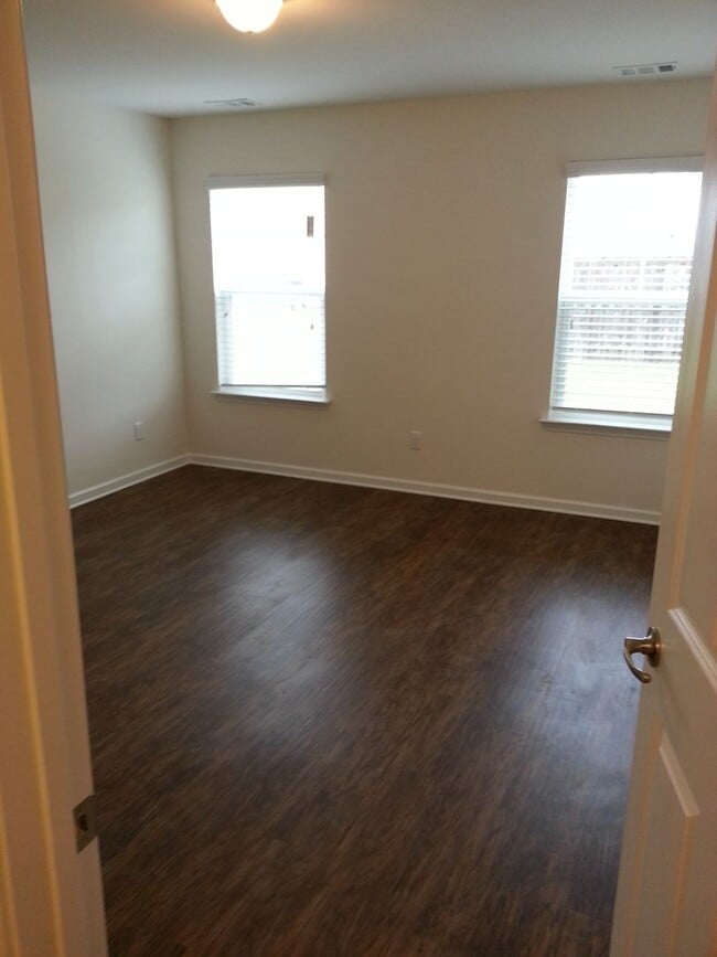 Building Photo - 9 Millie Ct