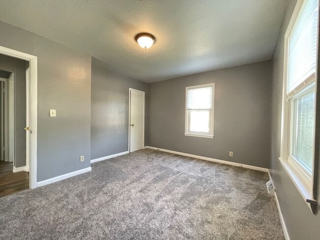Building Photo - Beautiful Interior