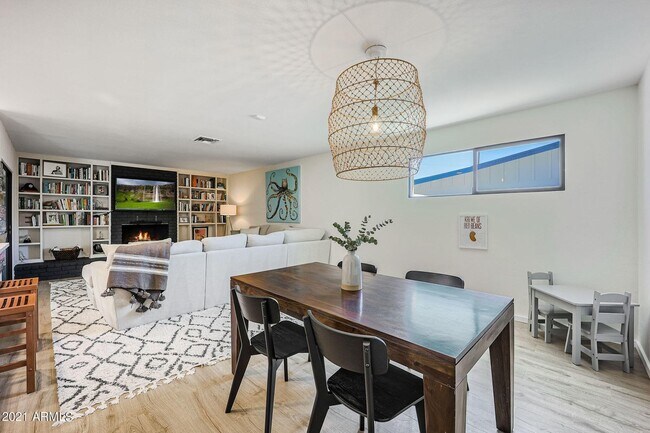 Building Photo - 8133 N 16th Dr