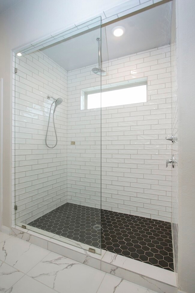 Building Photo - 31611 Lyle Mnr Dr