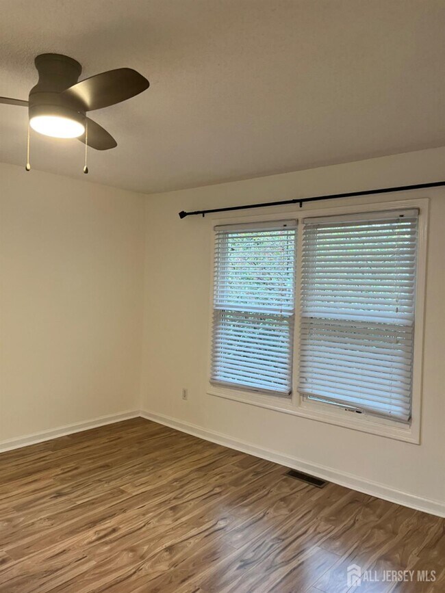 Building Photo - 111 Lloyd Ct