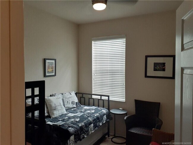 Building Photo - 1571 SE Hampshire Way