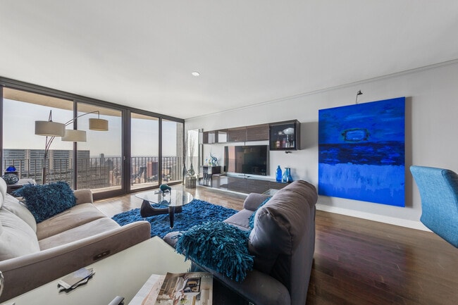 Building Photo - 225 N Columbus Dr