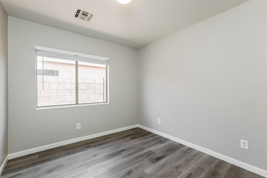 Building Photo - 12954 W Voltaire Ave