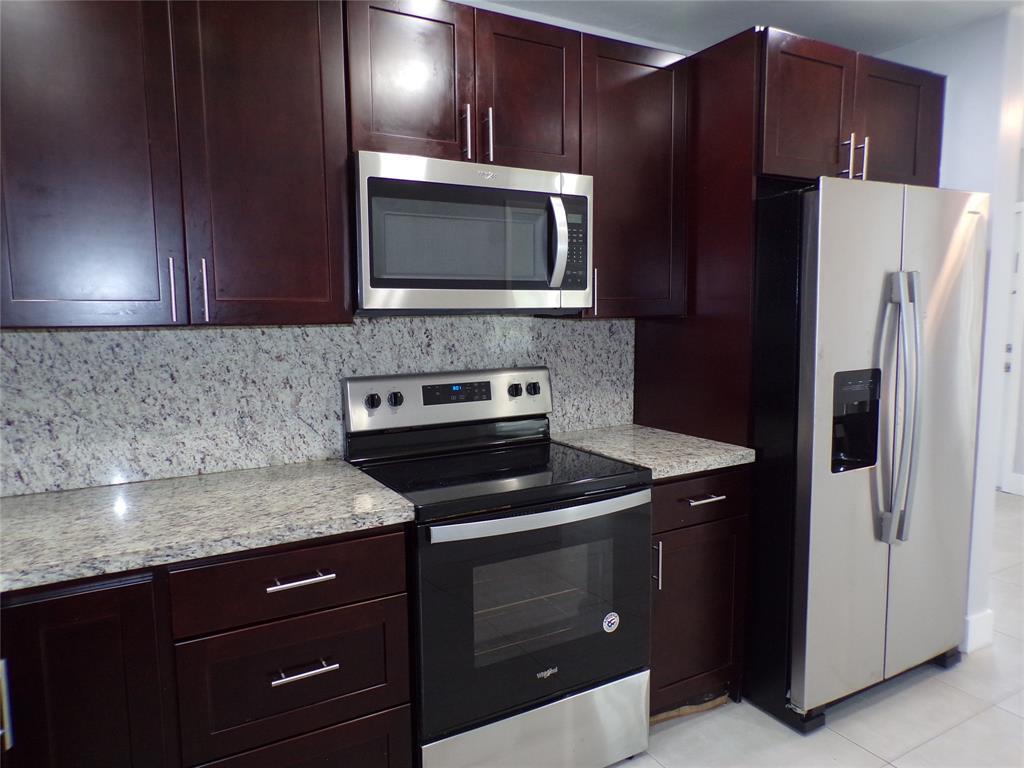 Building Photo - 2725 SW 9th St