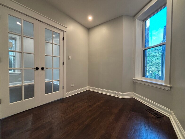Office - 4317 N Ashland Ave