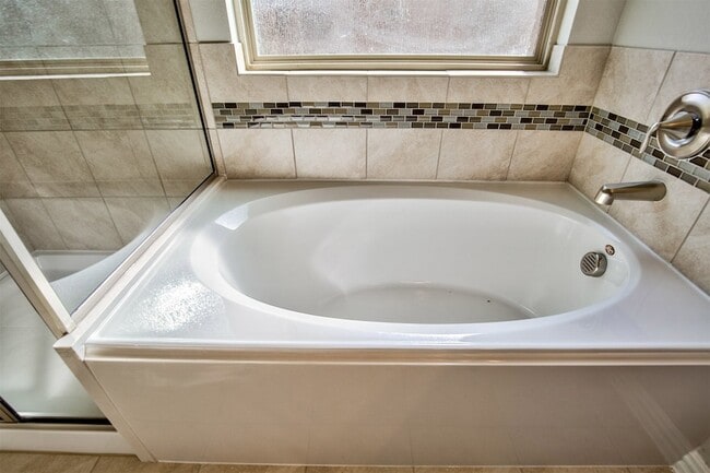 Building Photo - 304 Callaghan Dr