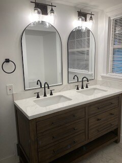 Building Photo - 2339 W Stewart Ave