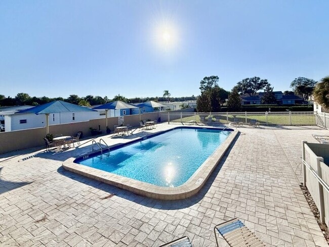 Building Photo - 2131 Ridge Rd S