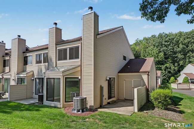 Building Photo - 35 Deer Run