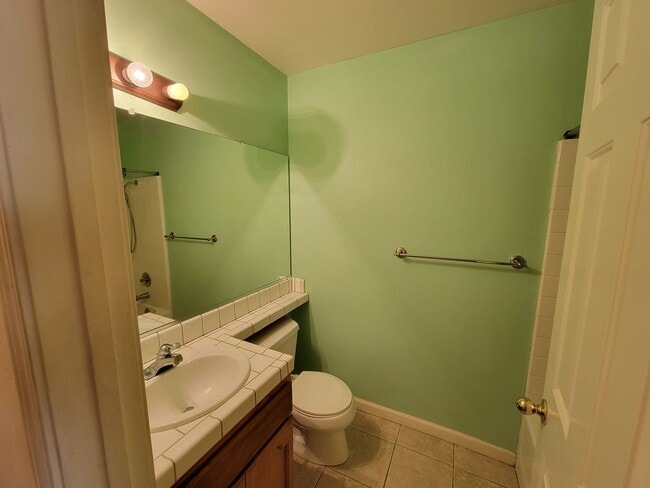Building Photo - 3 Bedroom House Near Schools and Hiking