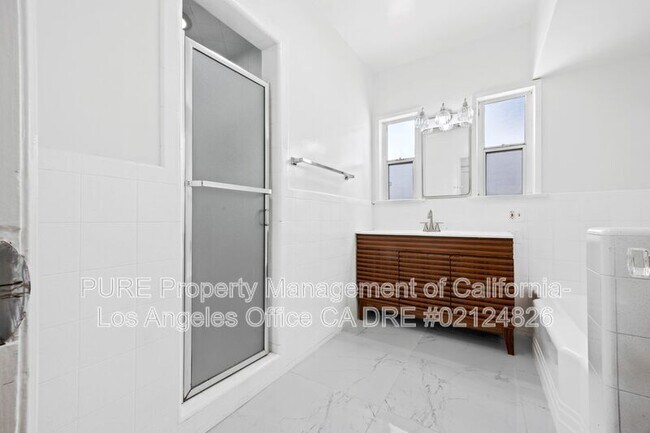 Building Photo - 1534 S Hayworth Ave