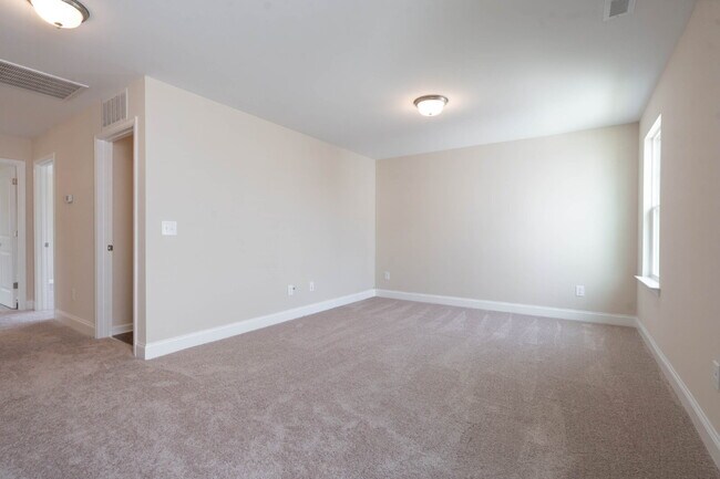 Building Photo - Available on July 10! Modern Home with Spacious Layout Near Downtown Kernersville