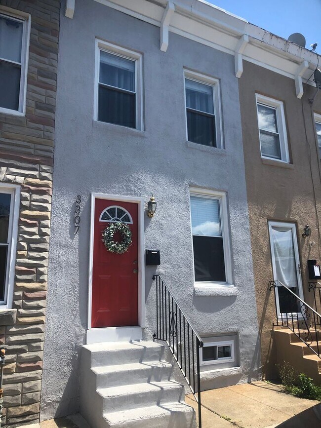 Building Photo - One Block From The Avenue! Perfect 2-Bedro...
