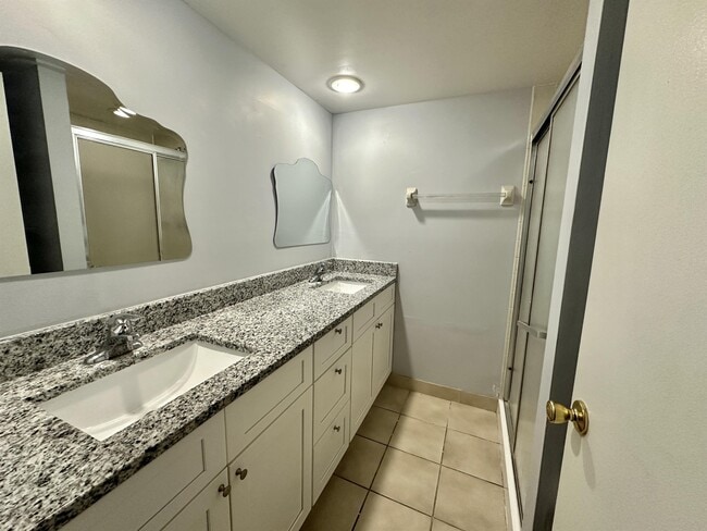 Building Photo - 5363 Bamboo Ct