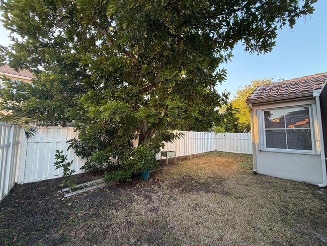 Building Photo - 755 Falling Water Rd