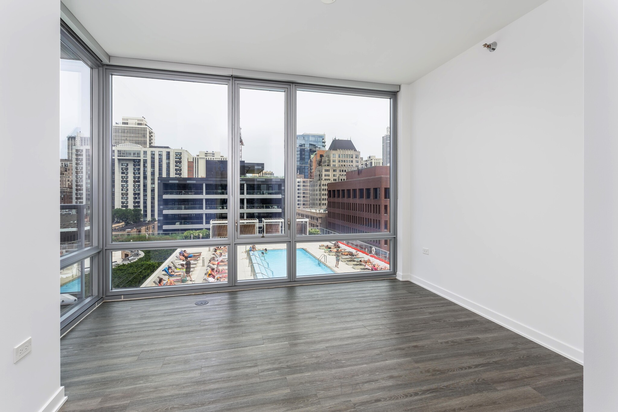 Building Photo - 1254 N La Salle Dr
