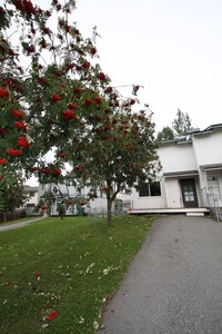 Building Photo - 2 Bedroom Townhouse in East Anchorage!