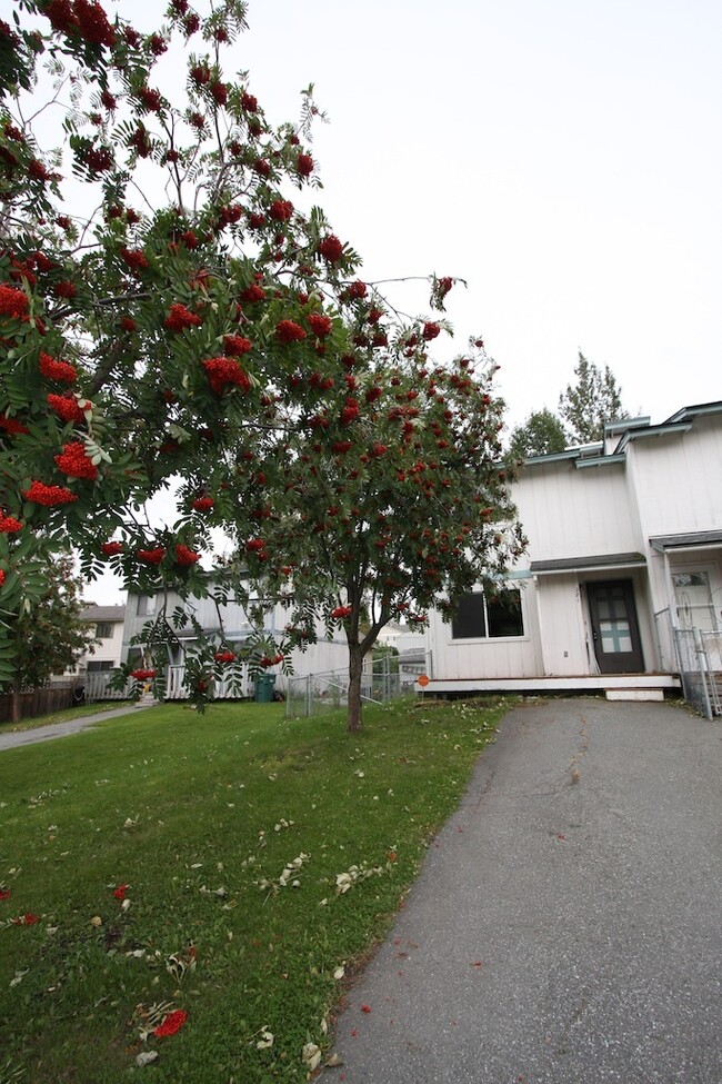 Primary Photo - 2 Bedroom Townhouse in East Anchorage!