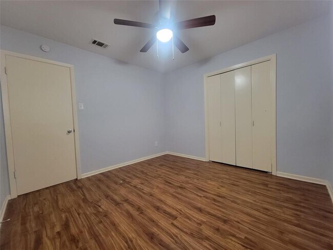 Building Photo - 1304 Glenda Dr