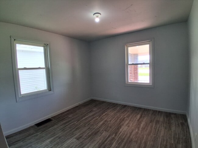 Building Photo - 1497 E Fairchild St