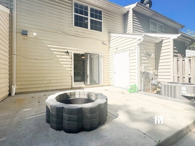 Building Photo - 2449 Sagewood Ct