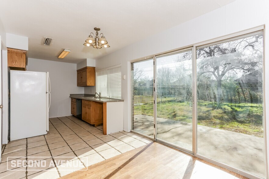 Building Photo - 509 Southlake Dr