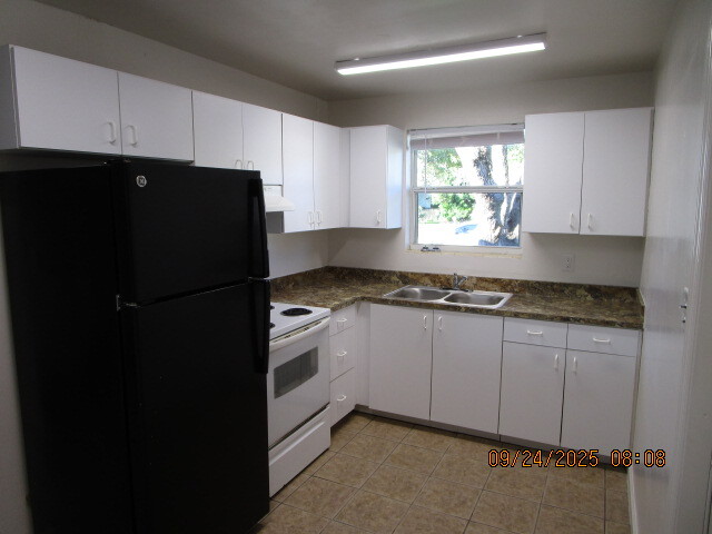 Building Photo - 715 Essex Rd