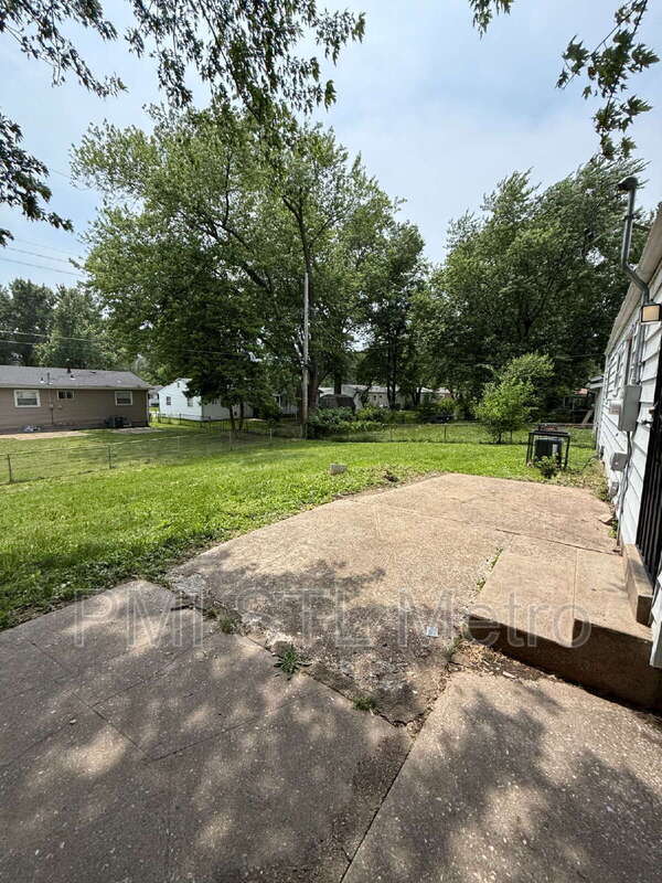 Building Photo - 1450 Fairmeadows Ln