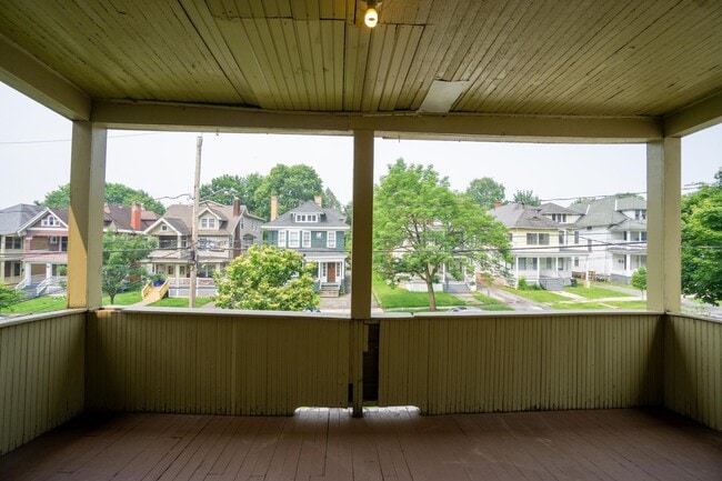 Building Photo - 833 Sumner Ave