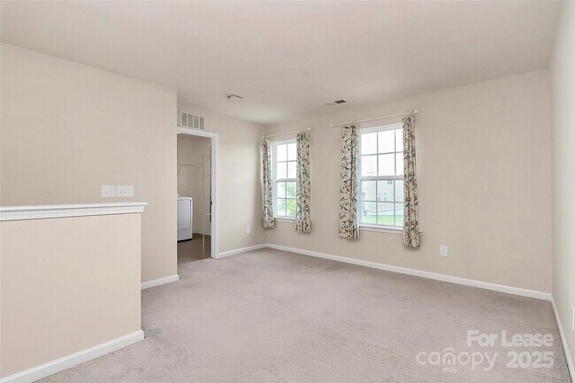 Building Photo - 16027 Harbor Hill Dr