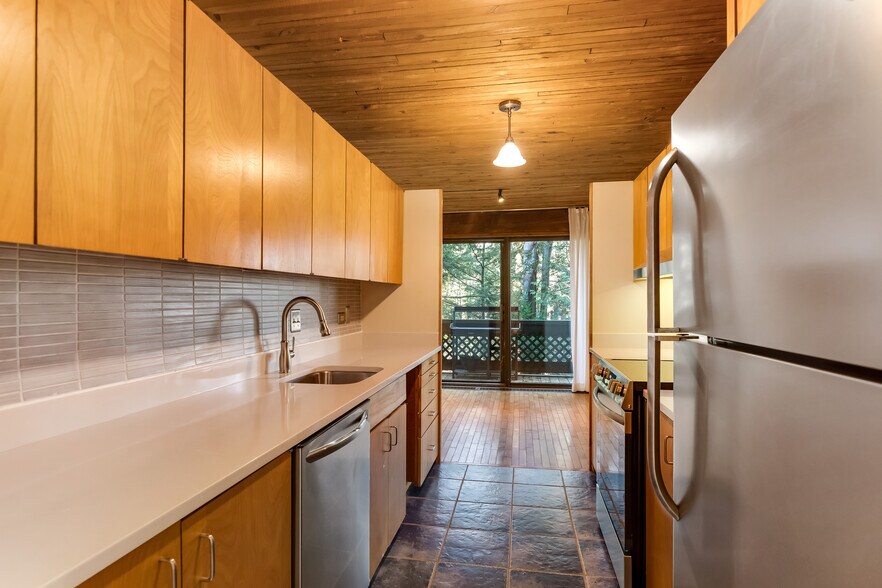 Building Photo - 122 Redrock Dr