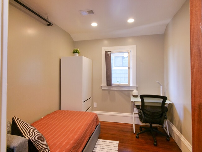 Standard-Private - 2901 Channing