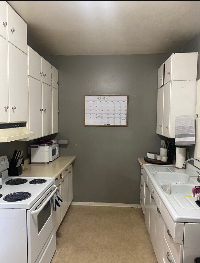 Building Photo - 112 N 5th St