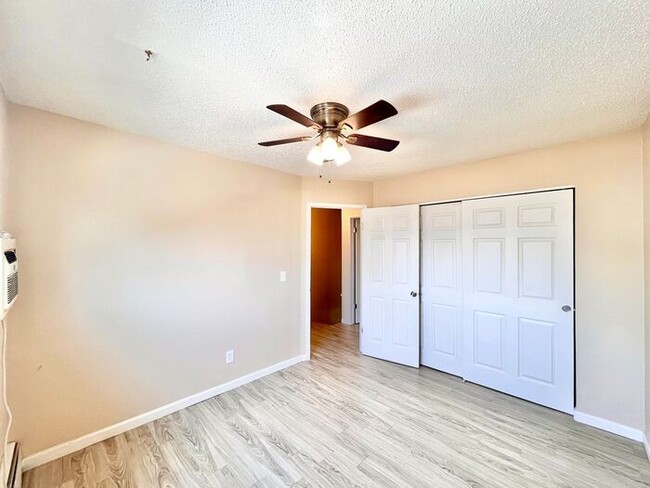 Building Photo - Beautiful 2 Bedroom Town Home!