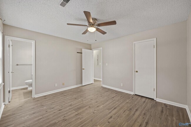 Building Photo - 13935 SW Wyandotte Dr