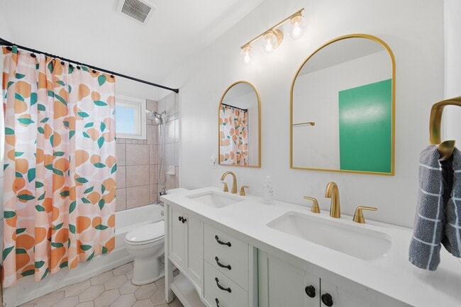 Building Photo - 702 E Karma Ave