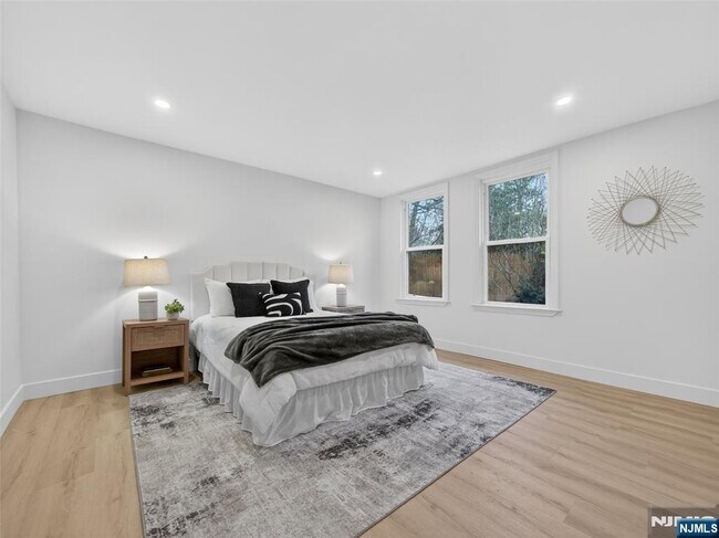 Building Photo - 114 Colony Ave