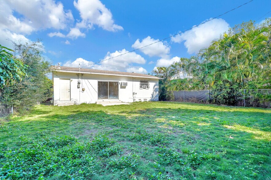 Building Photo - 135 NW 48th Ct