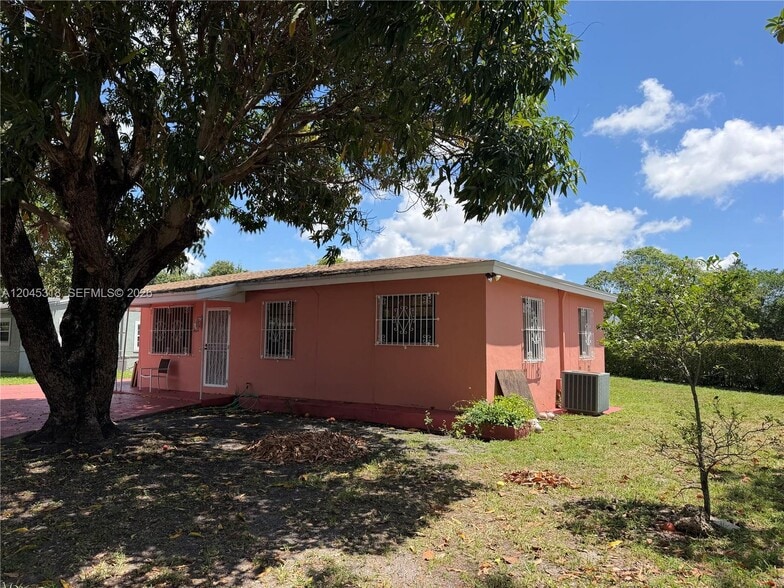 Building Photo - 9201 Broad Manor Rd