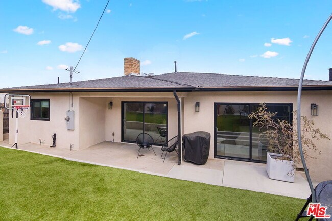 Building Photo - 5664 Coliseum St