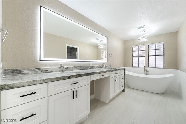 Building Photo - 968 Pinehurst Dr