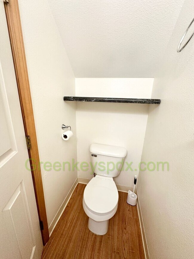 Building Photo - Beautiful 3-Bedroom House with 2.5 Bathroo...