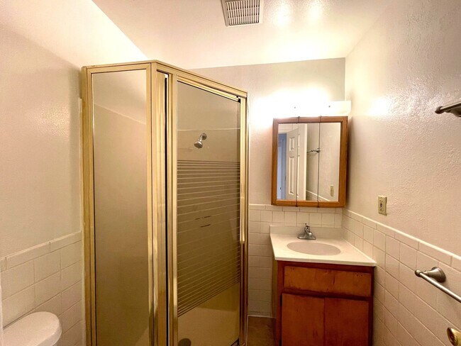 Building Photo - Nice and clean 3 beds 2 baths located in conveniently Laurel District.