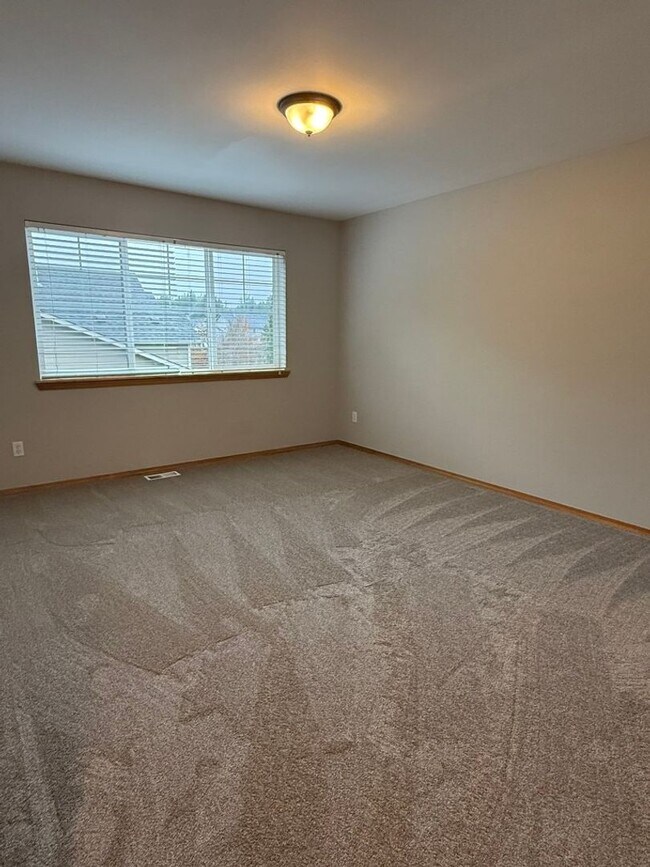 Building Photo - 5Bd/2.5Ba Maple Valley House