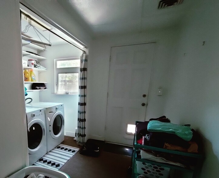 laundry room - 1618 Person Ct