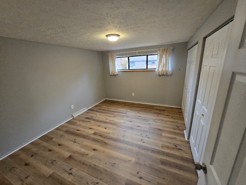 Building Photo - 26640 Lake of the Falls Blvd