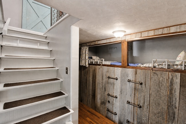 Building Photo - 8045 Sarah Thomas Rd
