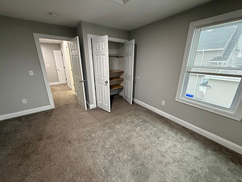 Building Photo - 25 Denison St