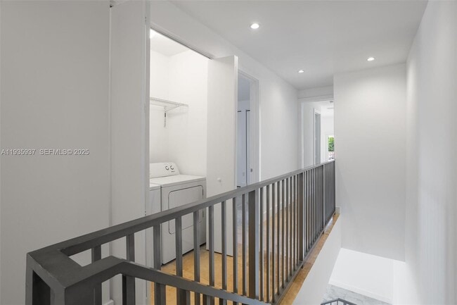 Building Photo - 2784 SW 34th Ave